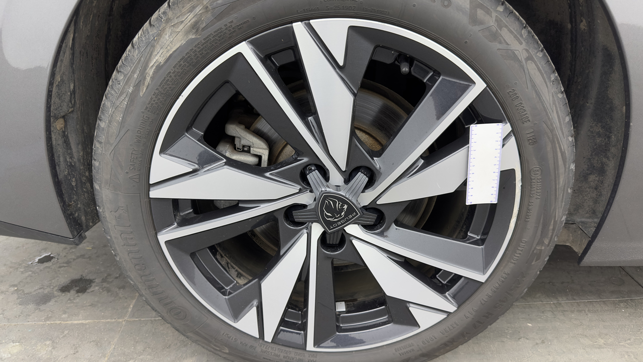 Peugeot 308 SW PHEV 180 e-EAT8 — photo 47