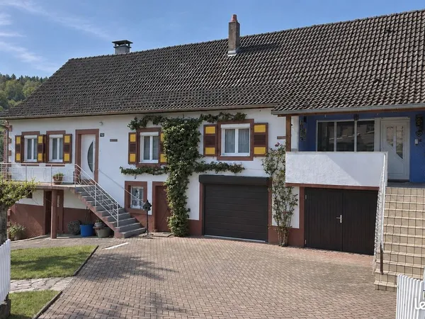Maison familiale 137 m² - Terrain 12,6 ares - Vue dominante