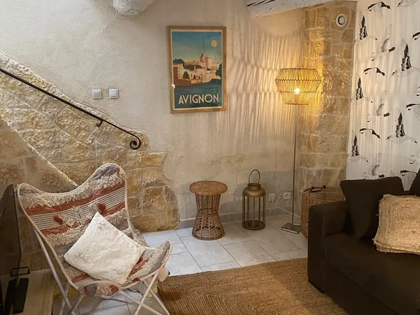 Location petite maison climatisée meublée centre Villeneuve les Avignon