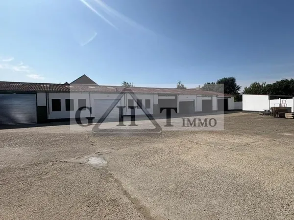 TERRAIN 400 M² A LOUER A REAU