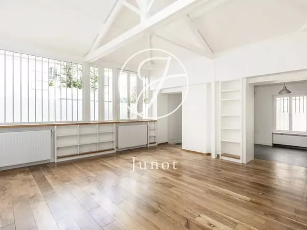 Paris 18e - CITÉ VÉRON / BLANCHE - Appartement à louer - 3 pièces vide - 73,45m² Carrez - 2 chambres