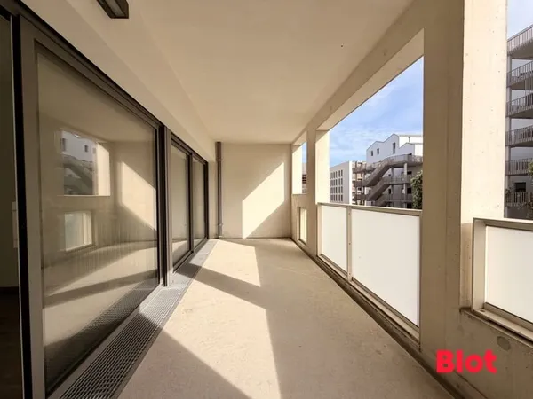 A vendre T2 avec terrasse et parking