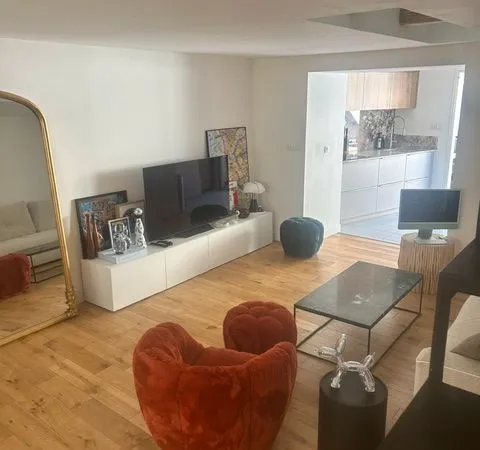 Rare Maison de ville refaite avec cour ST LOUP
