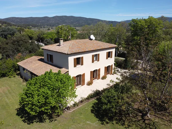 Bastide Provençale à Lauris - 6 chambres - 160m2 - double garage