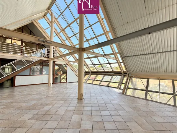 À louer Local Professionnel, Ensemble de bureaux 455 m2 au