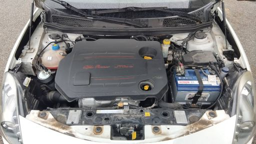 Alfa Romeo Giulietta 2.0 JTDm 140 - Distinctive – 2012 – 121144 km – Diesel – Boîte Manuelle — photo 28