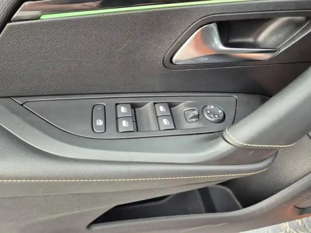 Peugeot 2008 electrique 136 ch — photo 37