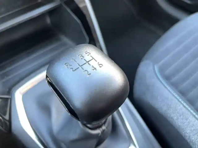 Peugeot 208 puretech 100 s&amp;s bvm6 — photo 2