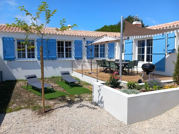 Maison L Epine dans une impasse, proche du port.