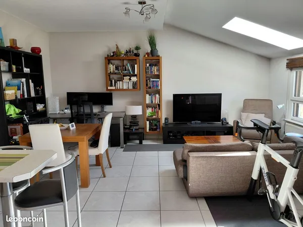 Joli T2 de 51 m² avec balcon, cave et garage - Gaillard (secteur église)