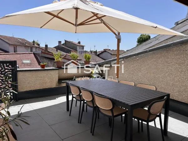 Coup de coeur pour ce T2 Lumineux avec grande terrasse sans vis à vis