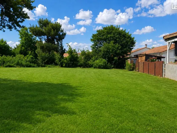 Terrain constructible 3370m2 à Margès