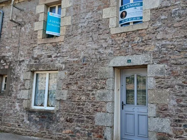 Vends petite maison en pierre ds un village