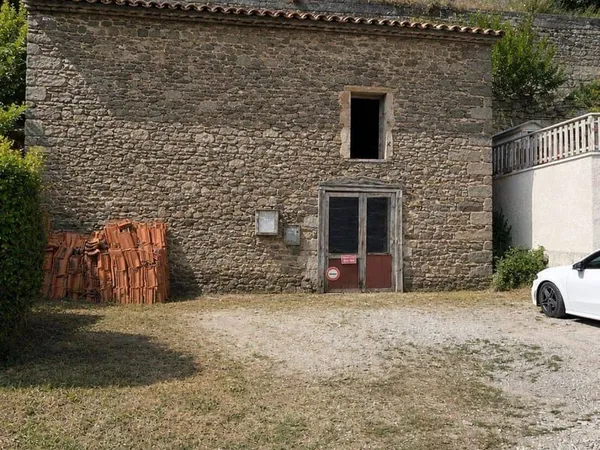 Bâtiment 320 m²