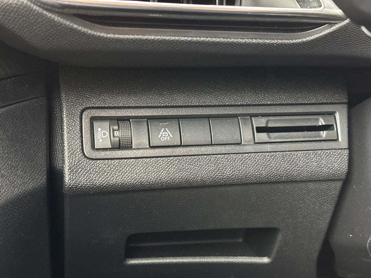 Peugeot 3008 puretech 130ch s&s eat8 active pack — photo 16