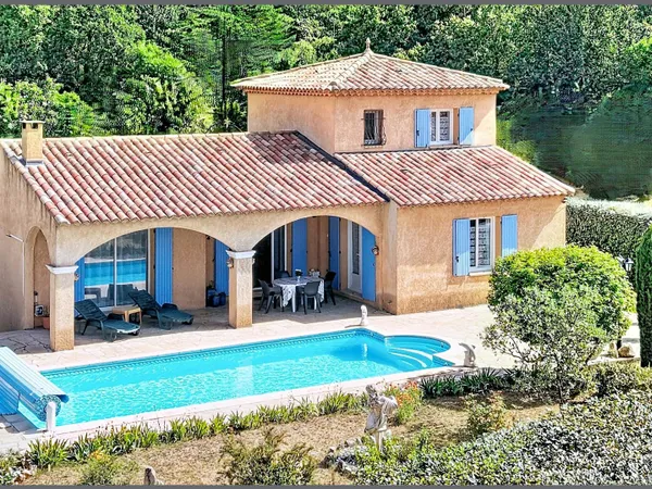 Villa 102m² sur 1000m² de terrain clos avec piscine et garage