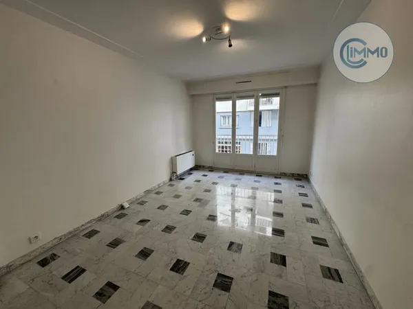 Exclusivité - Beau 2 pièces dans immeuble récent, quartier Riquier / Port