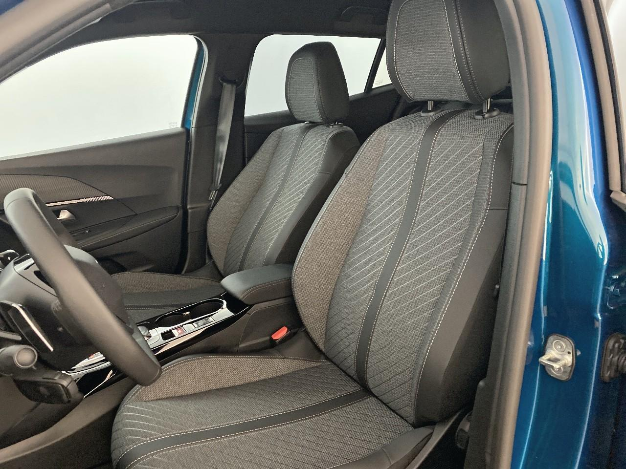 Peugeot 2008 hybrid 145 ch e-dcs6 allure — photo 9