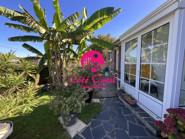MAISON F6 P.PIED DE VIE AVEC JARDIN TRES AGREABLE