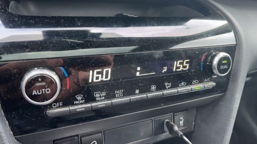 Toyota Yaris Cross 1.5 HSD 116 Hybrid 4WD E-CVT 92 - Collection – 2022 – 89403 km – Hybride essence – Boîte Robotisée — photo 14