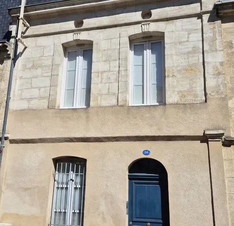 Bordeaux centre T2 bis 35 m² au calme dans immeuble pierre
