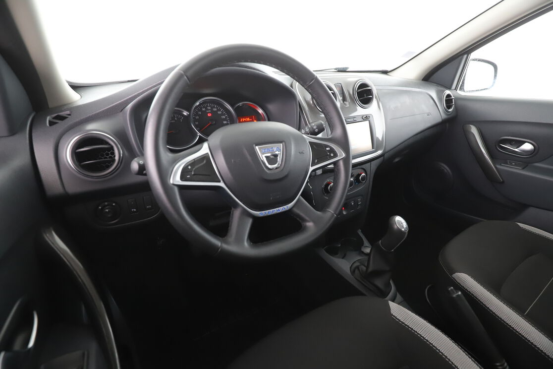 Dacia Sandero Stepway 0.9 TCe — photo 10