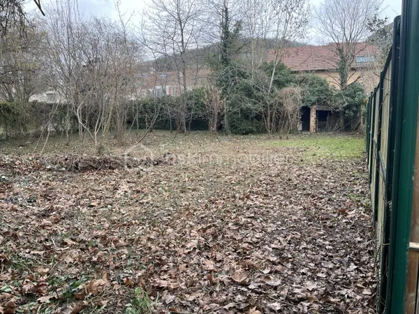 Terrain 621 m²
