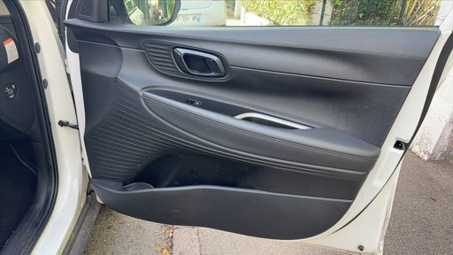 Hyundai Bayon 1.0 T-GDi MHEV 100 - Creative – 2022 – 52200 km – Hybride essence – Boîte Manuelle — photo 23