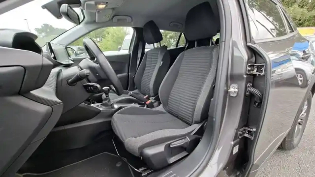 Peugeot 2008 puretech 100 s&amp;s bvm6 — photo 13