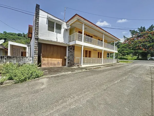 MAISON HAUT ET BAS DE 150M2 SITUE A BANANIER CAPESTERRE