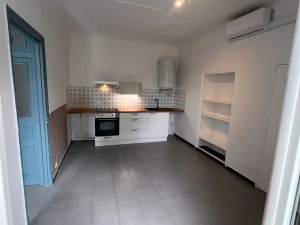 Charmant T2 34,74 m² rénové avec jardin privatif, climatisation, parking privé