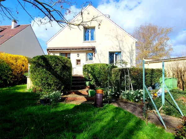 MAINVILLIERS - MAISON DE MAÇON 3 CHAMBRES AVEC SOUS-SOL ET GARAGE 30 M²