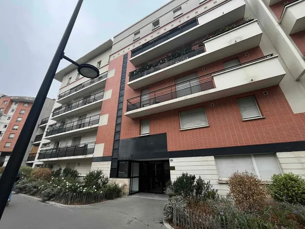 DEUX PIECES BALCON PARKING