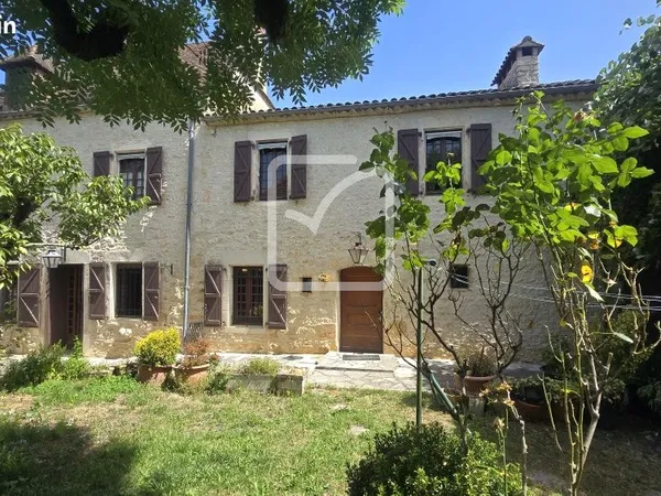 Maison 10 pièces 205 m²