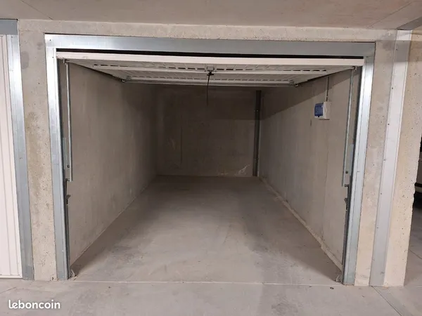 Garage/Garde meuble à louer