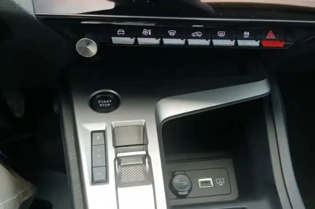 Peugeot 308 hybrid 145 e-dcs6 — photo 30