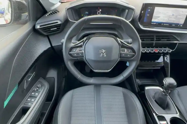 Peugeot 208 puretech 100 s&amp;s bvm6 — photo 12