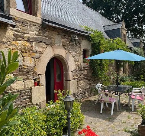Location meublé temporaire dans uns magnifique cadre de verdure dans la longère d'un Manoir. 7 ha de