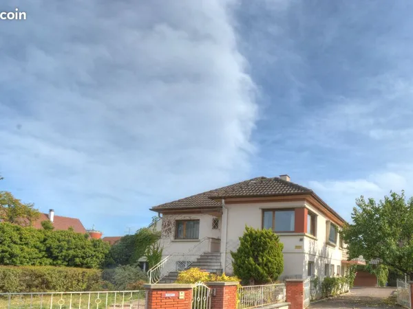Maison individuelle avec dépendances env 160 m² sur 10 ares