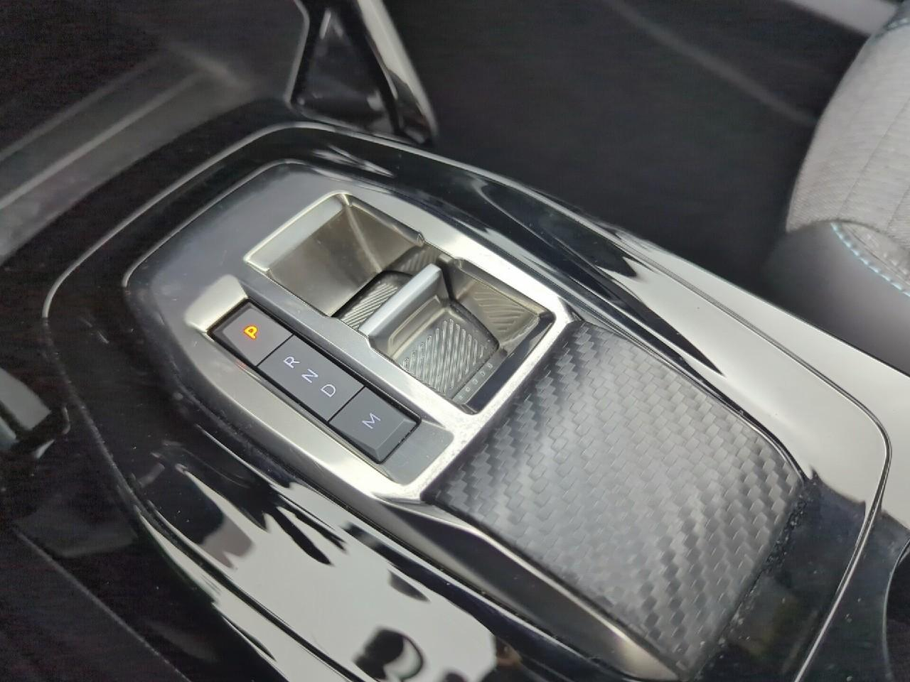 Peugeot 2008 puretech 130 s&s eat8 allure pack — photo 26