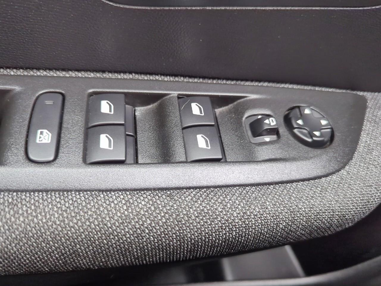 Peugeot 208 puretech 100 s&s bvm6 style — photo 23