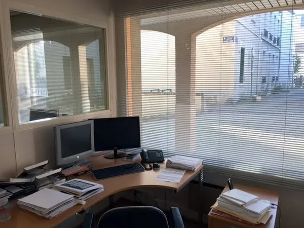 Local commercial 242 m²