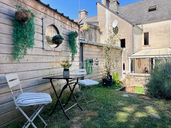 Maison de ville en pierre rénovée avec jardin ? Valognes
