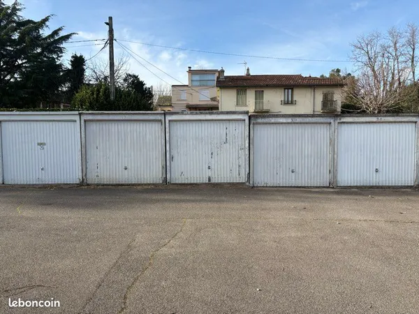 🚗 GARAGE À VENDRE - PROCHE GROUPAMA STADIUM - Décines