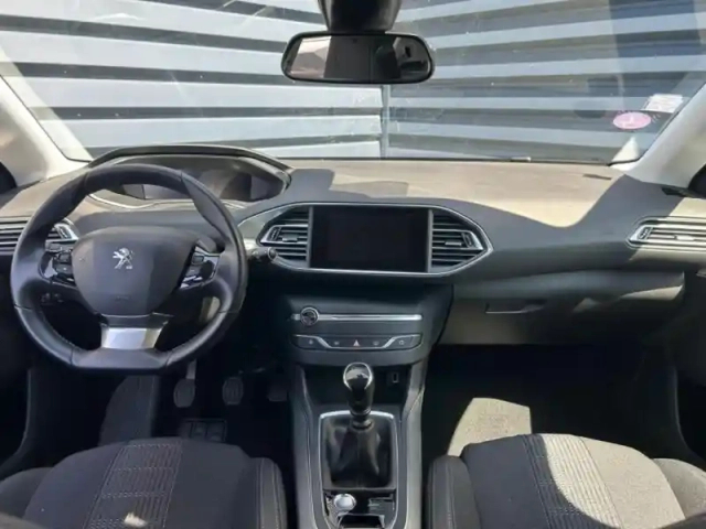 Peugeot 308 1.2 puretech 130ch s&amp;s allure pack — photo 10