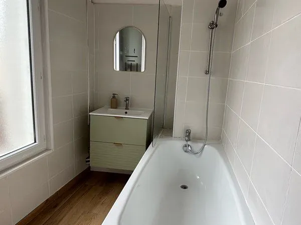 T2 51 m² rénové avec cave - séjour de 20 m² - centre Melun
