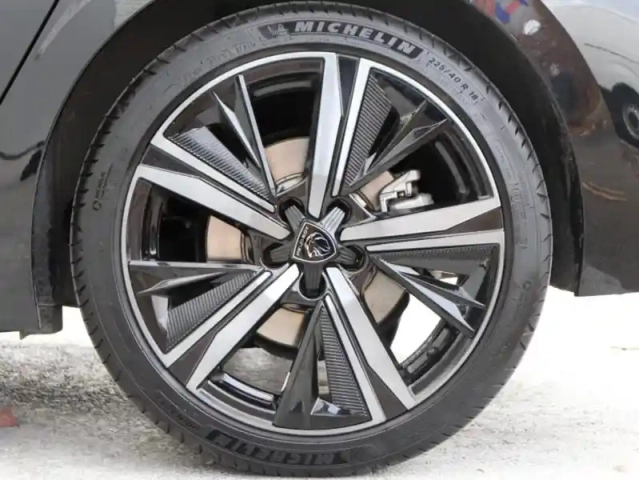Peugeot 308 phev 225ch gt pack e-eat8 — photo 11