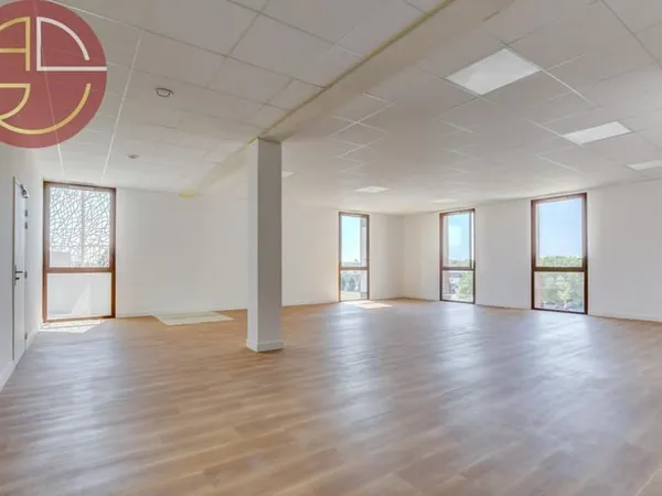 Bureau et espace de travail Vente Muret 102m² 244399€
