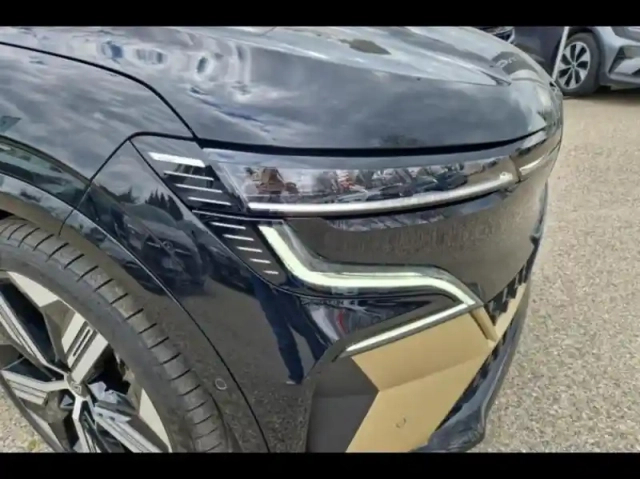 Renault Megane e-tech electric ev60 220ch iconic super charge — photo 15