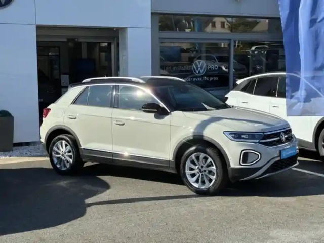 Volkswagen T-Roc 1.5 tsi evo 150ch style dsg7 — photo 2